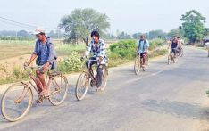 पाँच सय कमाउने आसमा ३२ किमी यात्रा