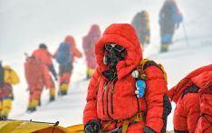 恶劣天气导致珠峰攀登窗口缩小 排队现象恐再现 