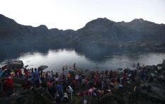 गोसाइँकुण्डमा स्नान गर्न भक्तजनको आगमन सुरू