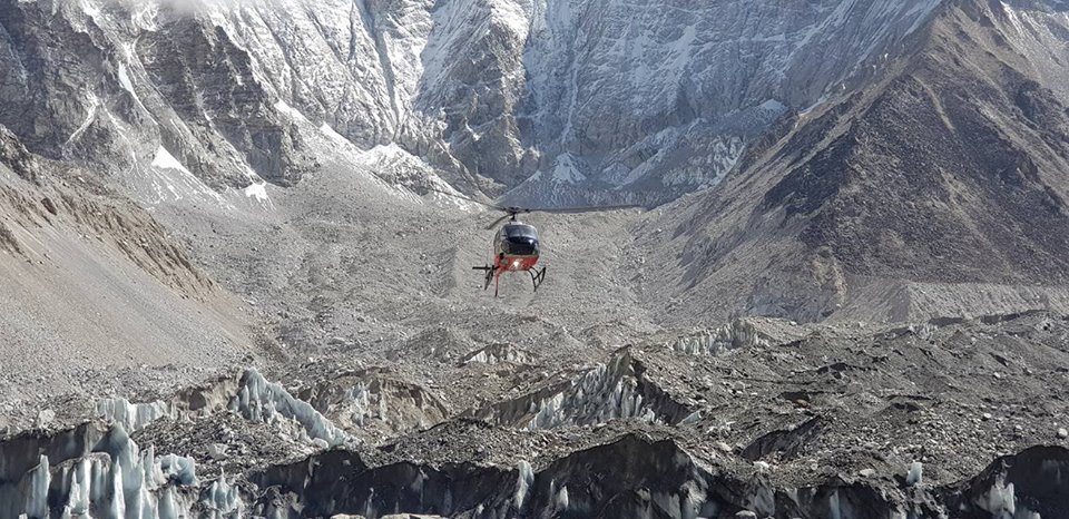 Helicopter-at-Everest-Base-Camp-22024-12-17-07-14-58.2025-05-24-04-05-28