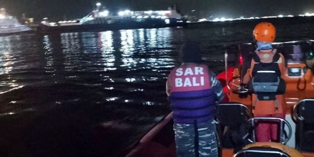 印尼渡轮沉没，至少6人遇难数十人失踪，搜救工作仍在进行中