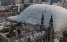 The Great Inflatable Dome of China: 50m-high bubble blocks dust and noise from construction site