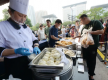爆了！一小时卖光，排队都抢不到！河南多家星级酒店摆摊火了