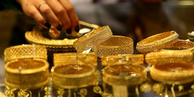 Gold being traded at Rs 193, 300 per tola today