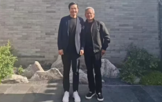 英伟达 CEO 黄仁勋回应大热天穿皮夹克：仅有一套西装未来得及干洗