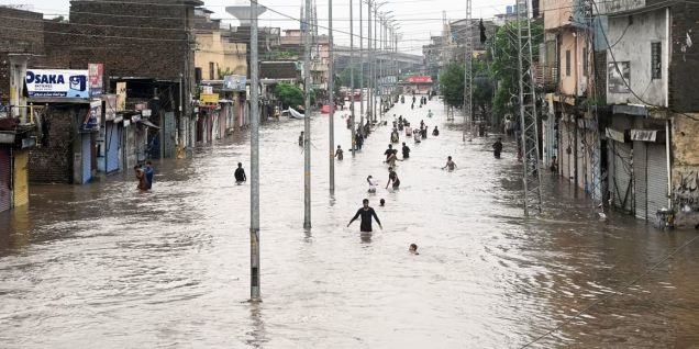 Children make up half of more than 170 killed in Pakistan floods