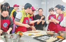 探访中蒙最大陆路口岸城市“斑斓之城”二连浩特——中国“北大门”  留学“大热门”（边城见闻）