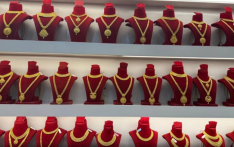 Gold price surges by Rs 3,400 per tola on Sunday