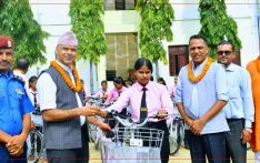मटिहानी नगरपालिकाद्वारा ११ कक्षाका ५८ छात्रालाई साइकल वितरण