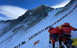 尼泊尔正式实施珠峰新登山许可费标准 单人费用涨至1.5万美元