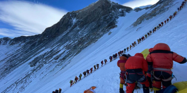 尼泊尔正式实施珠峰新登山许可费标准 单人费用涨至1.5万美元