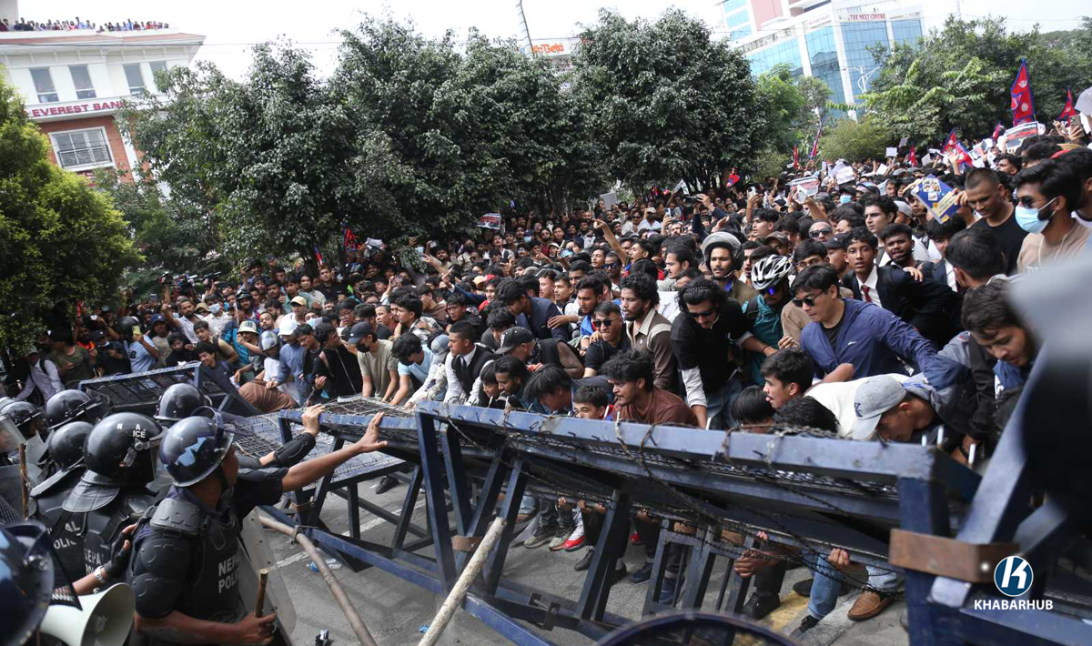 Gen-z-and-Nepali-Police