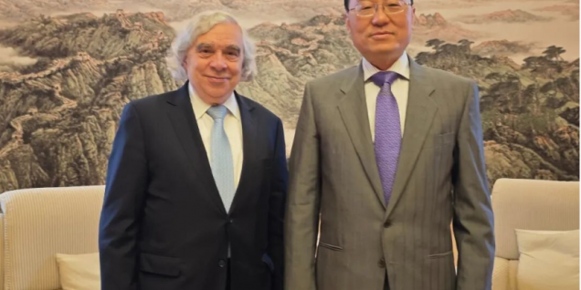 谢锋大使会见美国前能源部长莫尼兹