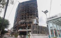 历时八年建造、耗资80亿卢比的希尔顿酒店，在“Z世代”抗议大火中焚毁