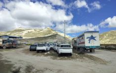 木斯塘科拉拉口岸成节前物资与电动车入境替代通道 两周税收达6.124亿卢比