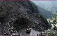 तुइनखोलाको पहिरो हटाउन समय लाग्ने भयो : सडक डिभिजन भरतपुर