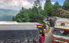 मुग्लिन–नारायणगढ सडक अवरुद्ध, वैकल्पिक मार्गमा सवारीको चाप