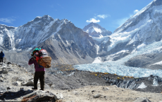尼泊尔拟制定五年战略 全面清理珠峰垃圾