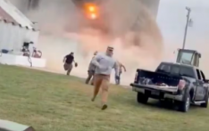 美媒：美国一储藏约816吨大豆粮仓轰然倒塌，周围的人仓皇逃离