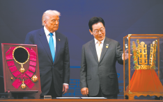 美总统到访，韩国送了一顶金冠