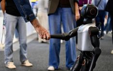 警惕“AI依赖” 人机共生时代如何保持独立思考