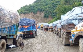 加德满都垃圾危机再起：班查雷丹达居民阻拦垃圾车，抗议政府未履行承诺