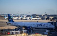 美国纽约两架联合航空客机发生地面擦碰事故