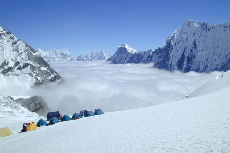 Three dead, eight missing in avalanche near Yalung Ri base camp