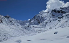 尼泊尔发生雪崩致7死4伤 救援因通讯与地形受阻