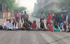 मधेस प्रदेश भवन अगाडि ७ दलका नेता कार्यकर्ताहरूको धर्ना