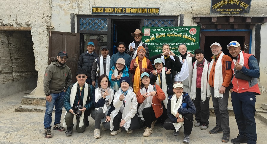 Tourist-upper-mustang-