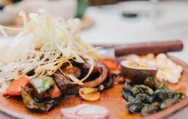 华人厨师傅锟：川式“漂亮饭”飘香墨尔本街头