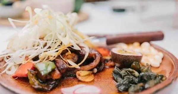 华人厨师傅锟：川式“漂亮饭”飘香墨尔本街头