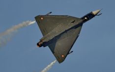 阿联酋迪拜航展现场突发：印度“光辉”战机坠毁 飞行员遇难