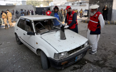 自杀式炸弹袭击者在巴基斯坦准军事总部炸死3人