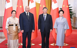 习近平会见汤加国王图普六世
