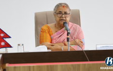 卡尔基质疑总理兼任大学校长制度