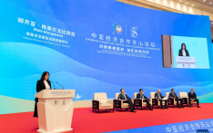 中国新疆举办区域论坛，旨在加强与中亚的联系和贸易