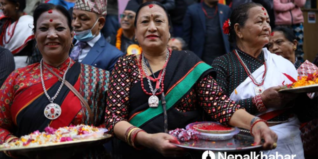 加德满都民众热情庆祝“尤玛丽节”