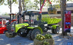 中国农机开进泰国农田