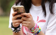 澳大利亚率先施行社交媒体年龄禁令 或引发全球监管连锁效应