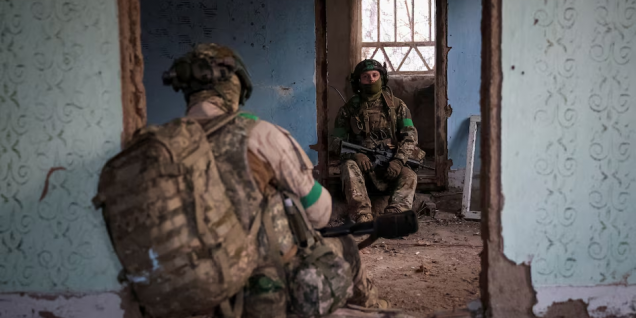 俄军步步逼近 乌东城市在战火与寒冬中苦撑