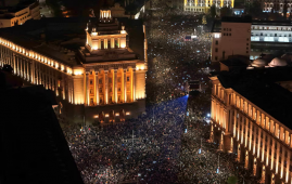 保加利亚数千民众再度集会 抗议政府腐败要求总理下台