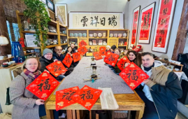 “文化摆渡人”引导外国游客读懂真实中国