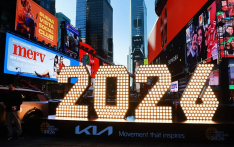 世界在倒计时中迎接新年 跨年庆典映照共同期待