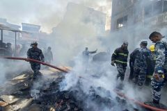 视频 | 加德满都消防驰援机场周边大火 多方合力扑救