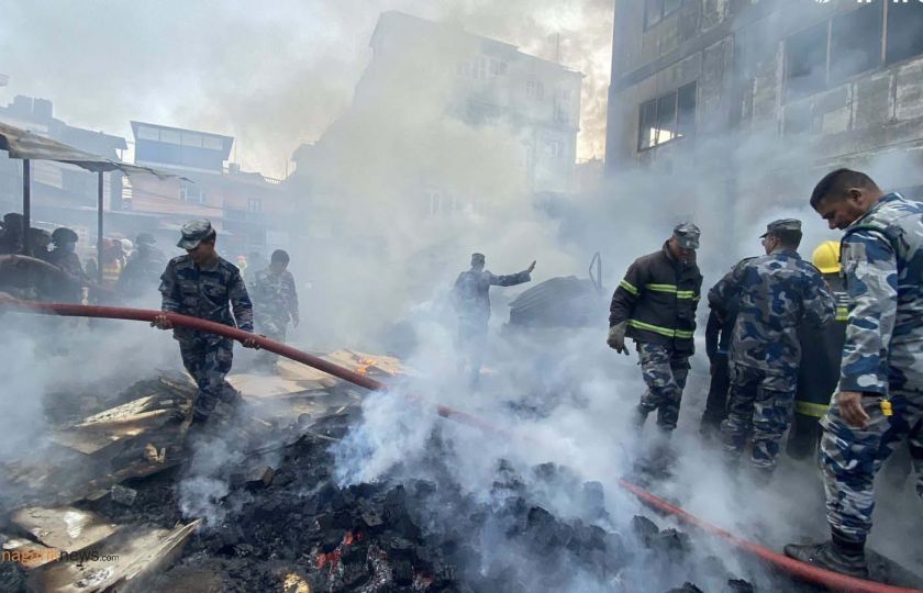 视频 | 加德满都消防驰援机场周边大火 多方合力扑救