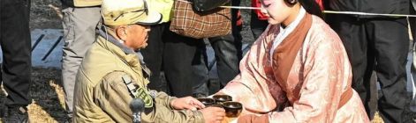 天山驼队3000公里“归乡”！今日叩关洛阳，丝路雄关上演古今对话