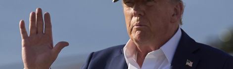 态度转变？特朗普称同佩特罗通话是“巨大荣幸”