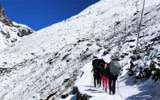 严寒席卷尼泊尔木斯塘 旅游淡季来临 民众避寒下山